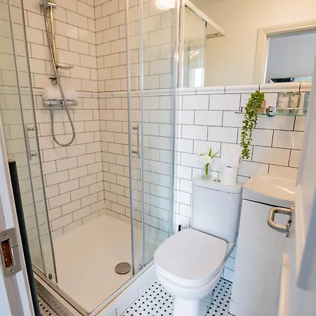 Access Studio, Fully Equipped & Comfortable
