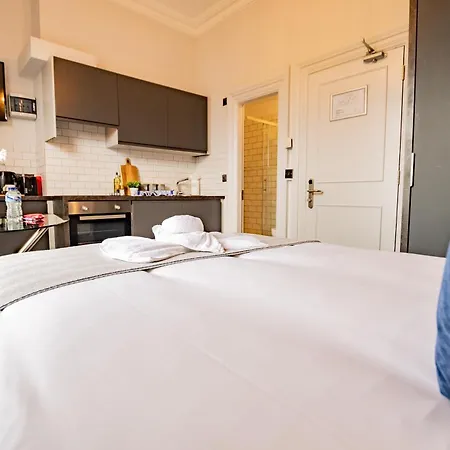 Access Studio, Fully Equipped & Comfortable
